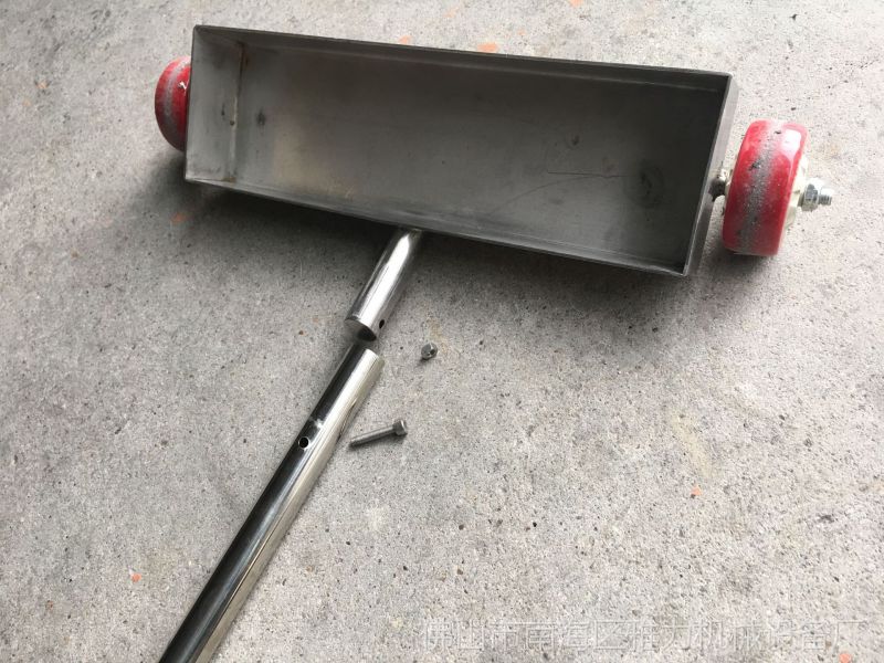 厂家供应地面手推式钕铁硼吸铁器使用方便磁性清道夫车间铁渣清扫工具