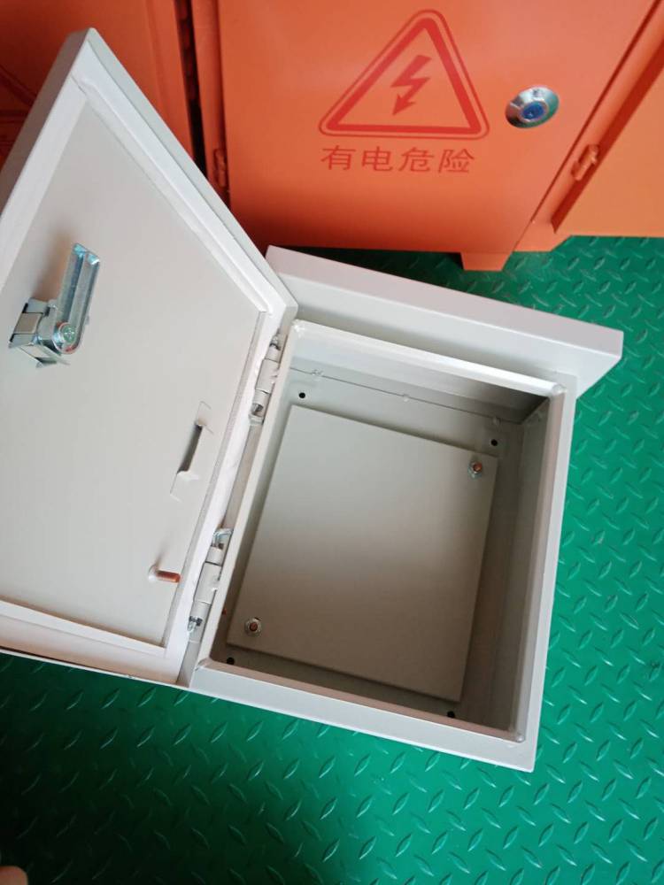*200300*250*140厂规尺寸户外基业箱是配电箱的一种,是一种小型开关箱