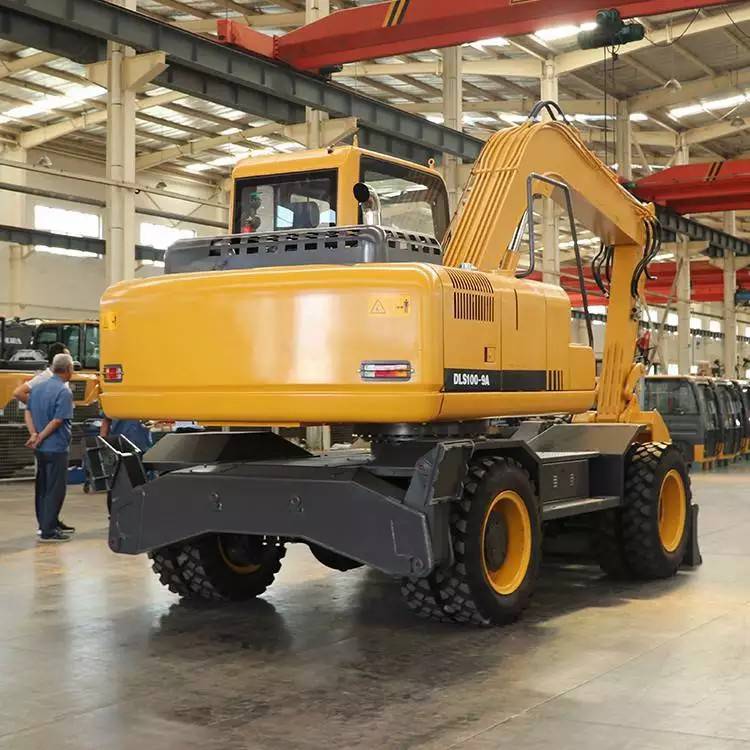 轮式小型挖掘机抓木机7吨左右的胶轮挖掘机德翊轮挖