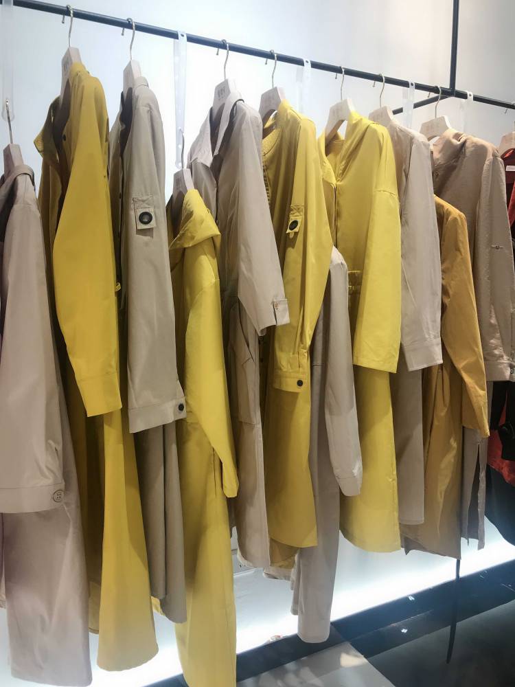 1折欧货柯兰春秋装尾货风衣外套好比例的货广州品牌女装折扣服装批发