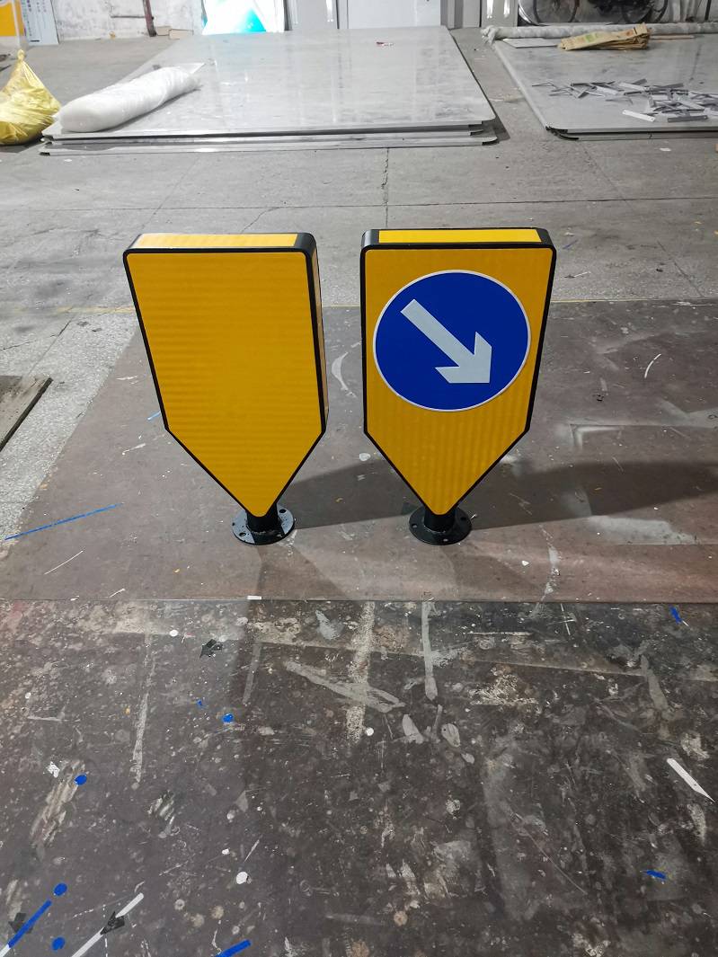 福田2020款分道指示器分道标志路牌车辆分道路口标