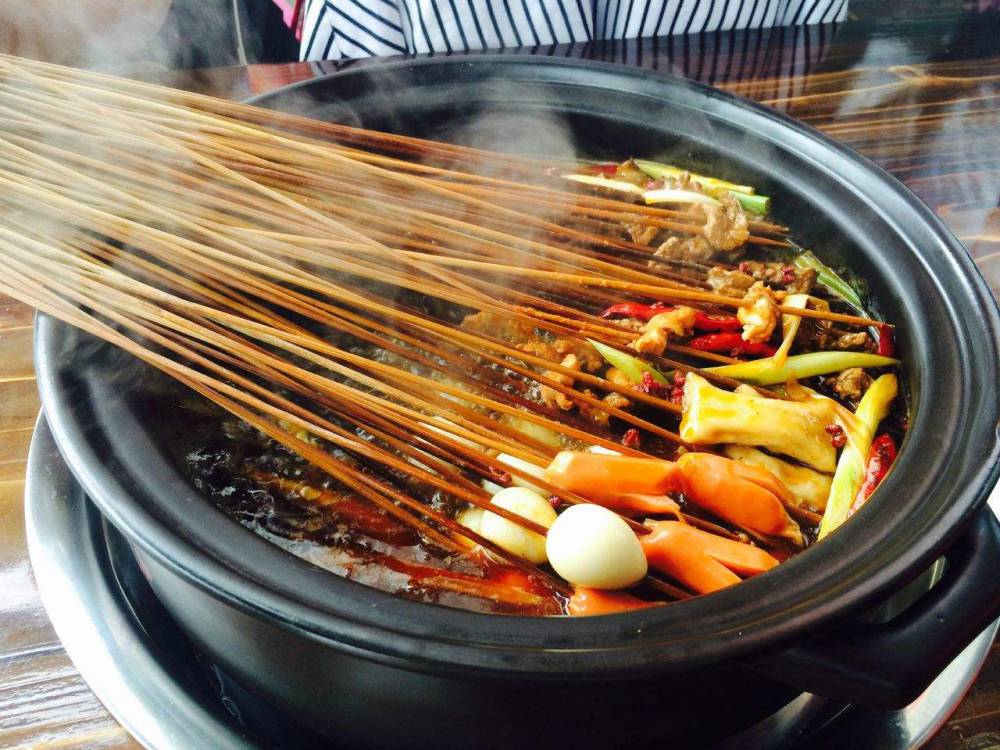 培训项目上百种,麻辣串串香培训由重庆师傅传授,手把手教学,一对一