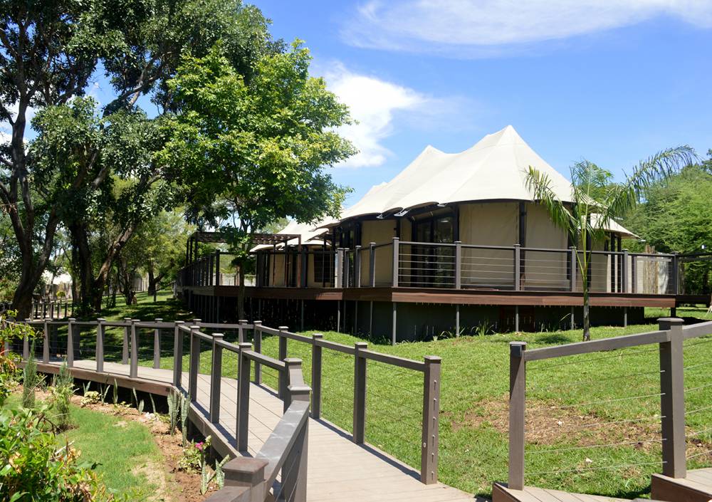 张拉膜结构帐篷酒店广西营地酒店帐篷户外野奢豪华木屋别墅一房一厅