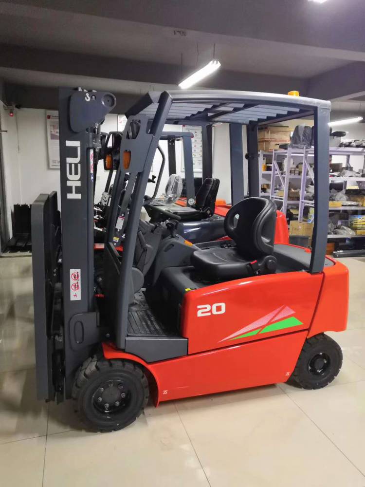 海阳斗山b1520t三支点蓄电池叉车冷冻仓库原地转弯电瓶叉车供应