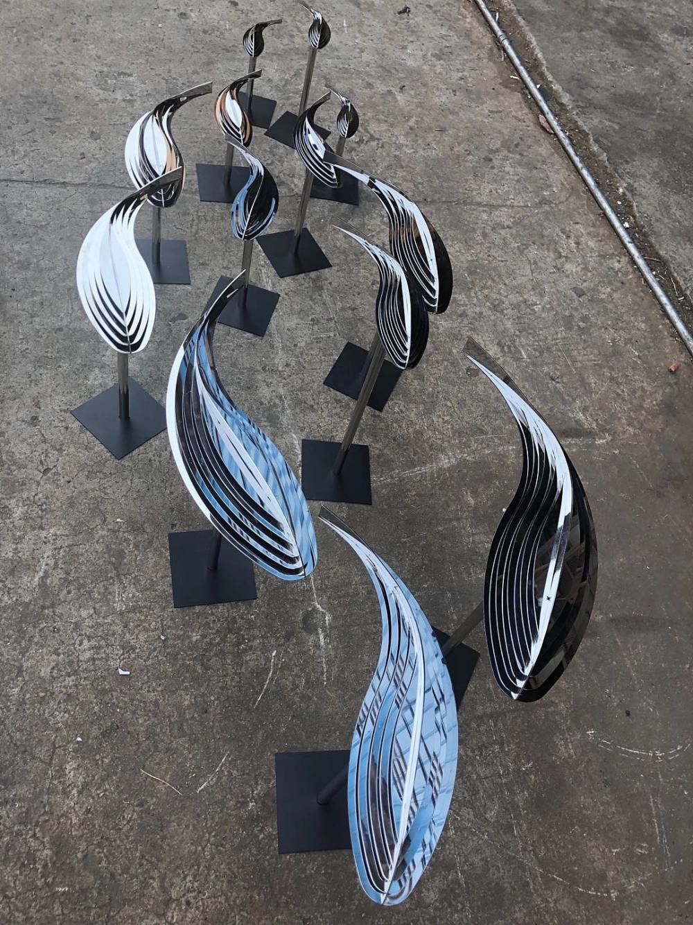 不锈钢多层鱼雕塑摆件户外景观小品不锈钢镜面小鱼水池水景雕塑