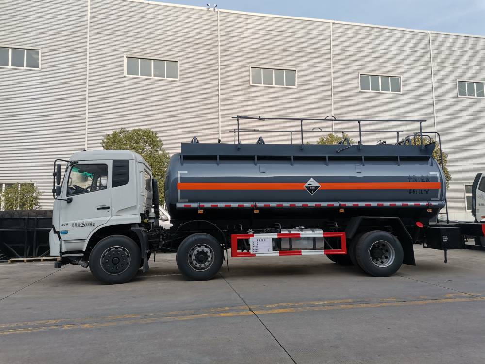上海氢氟酸运输车氢氧化钠溶液衬塑槽罐车