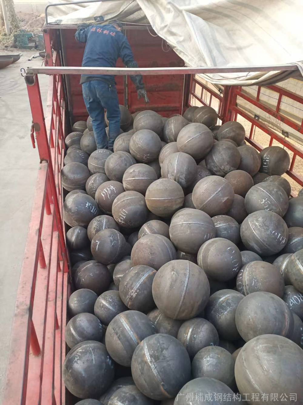 广州埔成牌焊接空心球网架结构体育馆屋面工程图片