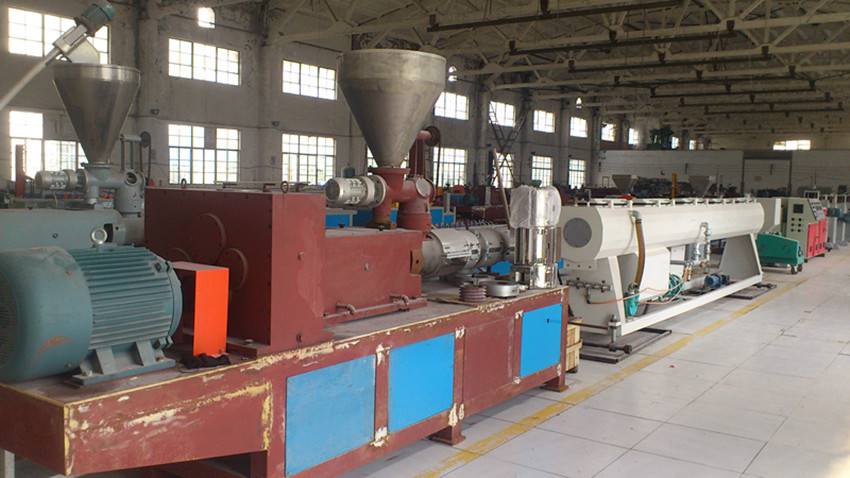 滑触线塑料pvc挤出设备生产线济南塑料线槽代加工厂家