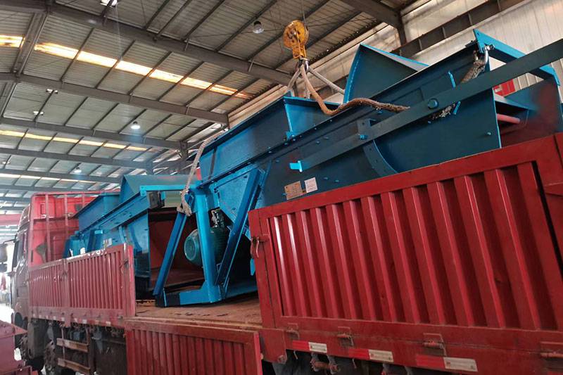 山东矿安机电又一批往复式给煤机装车发货