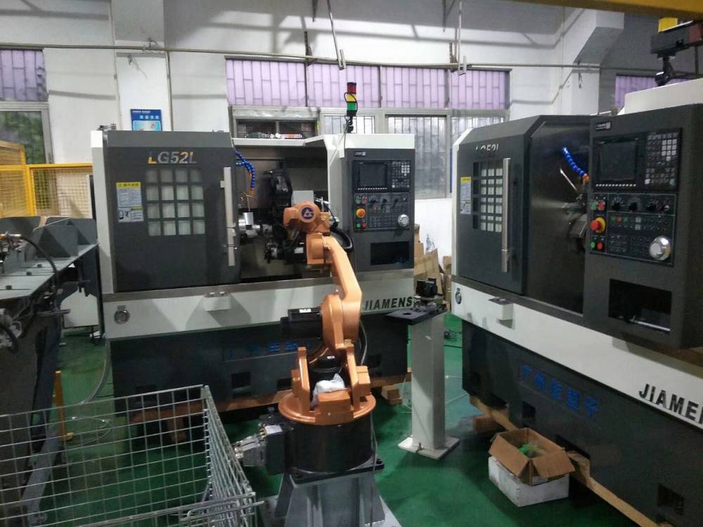 轴承套圈加工车床上下料机器人机器人一对二机床上下料机械手数控车床