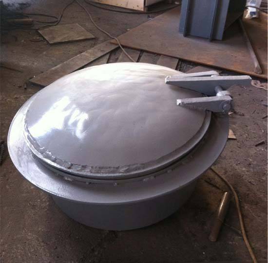 不锈钢人孔又有起到*阻火作用,是保护储罐的*装置,重庆回转盖人孔