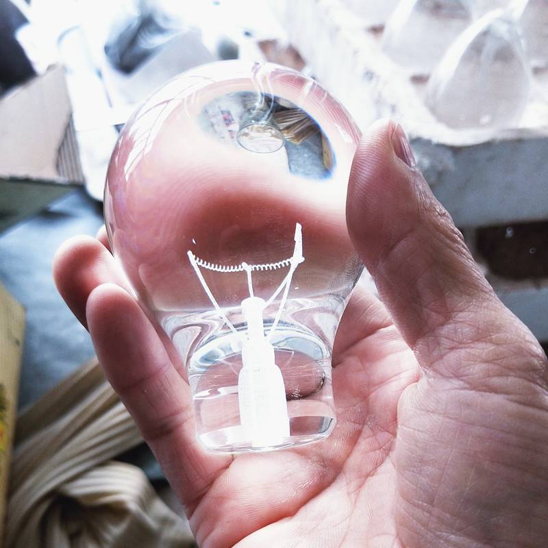 水晶灯泡定制，水晶白炽灯泡模型制作，水晶灯泡内雕工艺品纪念品生产加工