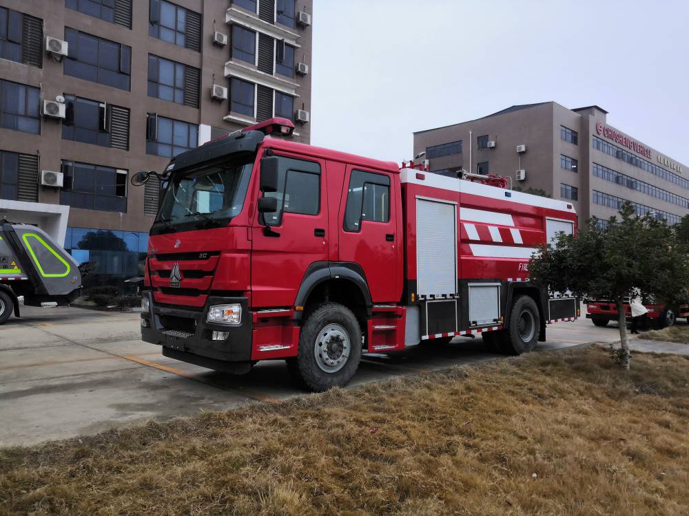 重汽豪沃单桥泡沫消防车10方水罐消防车联合救援消防车