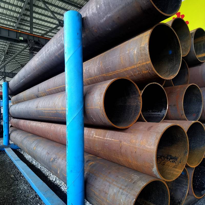 无缝钢管是用钢锭或实心管坯经穿孔制成毛管,然后经热轧,冷轧或冷拨制