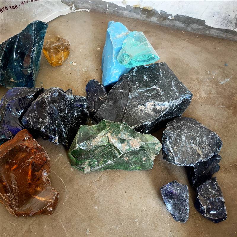 供应彩色玻璃块钴蓝不规则玻璃块大块水晶玻璃块