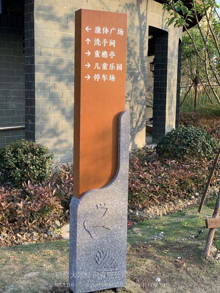 本公司主营:广告标识标牌字牌,亚克力pvc制品,展览展示制品,景观雕塑