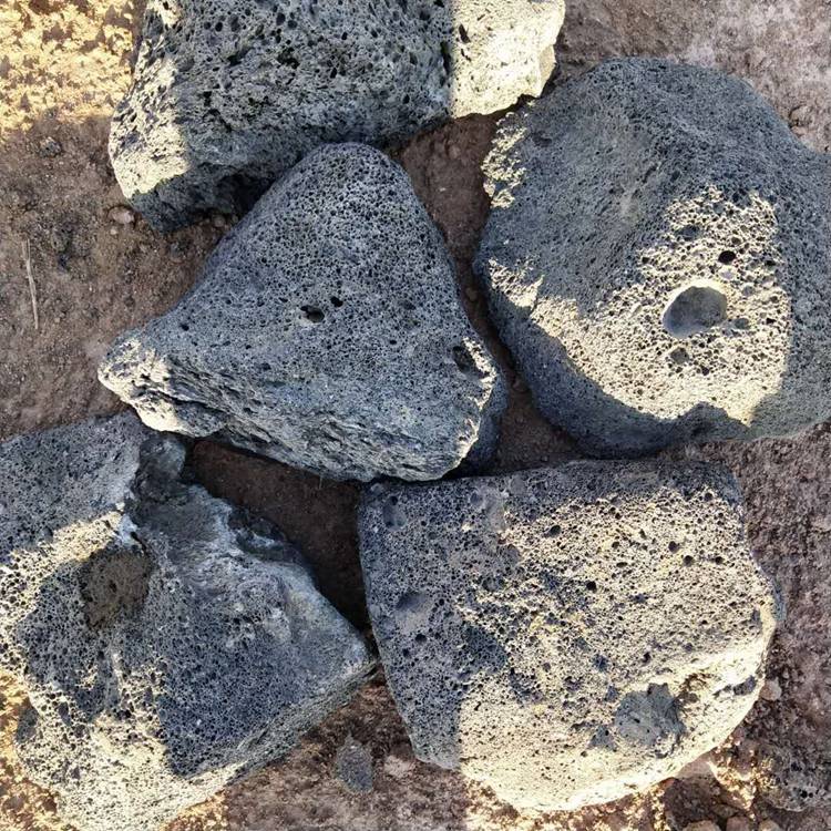 园艺火山岩地面铺垫火山石红色火山石河北前发供应孔隙均匀图片