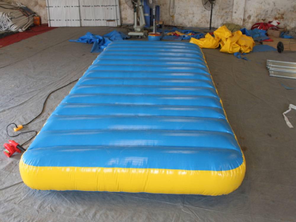 河南水上拔河气垫定制大小戏水趣味游戏比赛充气垫厂家图片