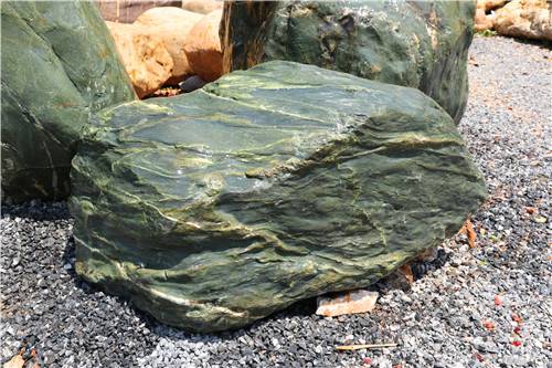 良好园林庭院造景石假山富贵绿富贵绿刻字草坪景观石