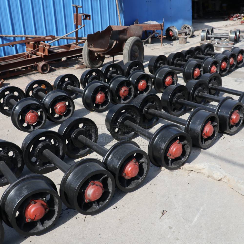 矿车行走铸钢从动轮45钢平板车轮300直径实心轮载重底卸式浇铸轮