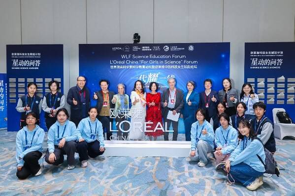 科技女生们走进世界***科学家论坛现场 科技女生们走进世界***科学家论坛现场