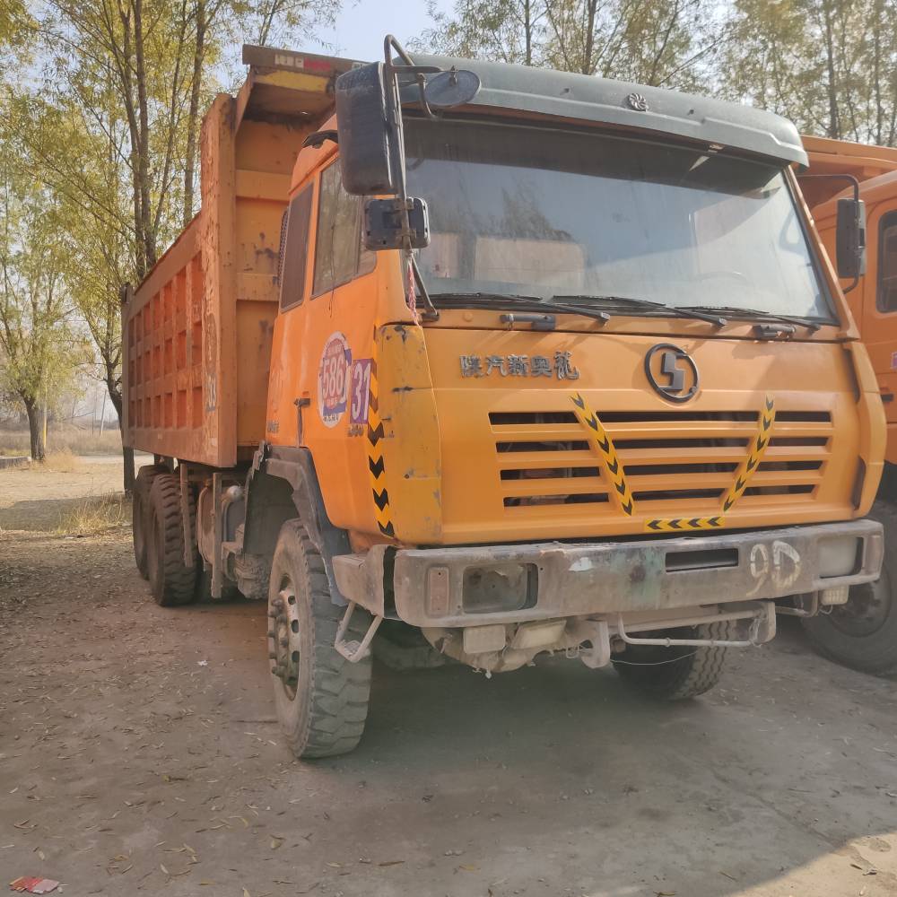 出售12到14年陕汽奥龙后八轮工程车，340马力，5.6米箱，价位便宜