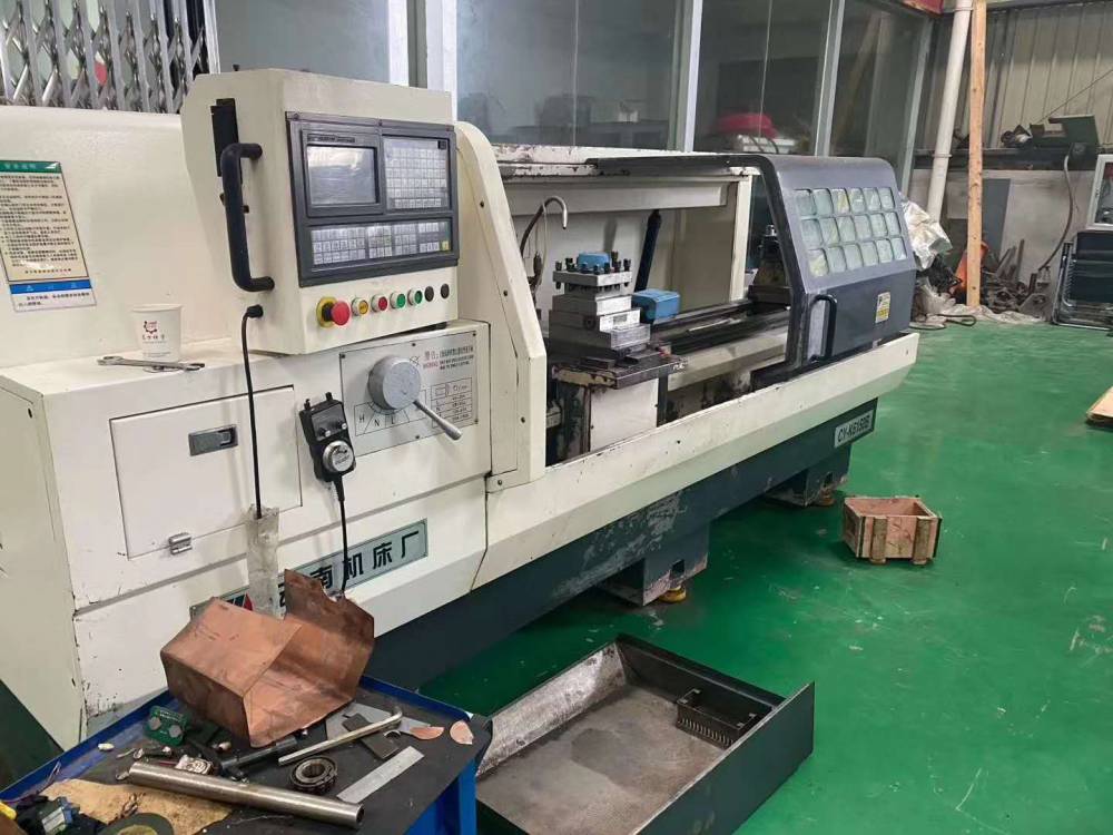 机械厂急售二手云南cyk6150b数控卧式车床