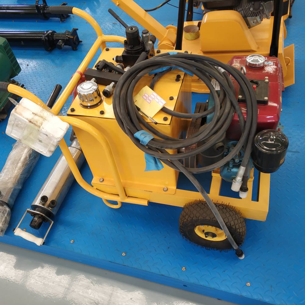 液压岩石劈裂机恒旺柴油劈石器液压劈裂机价格