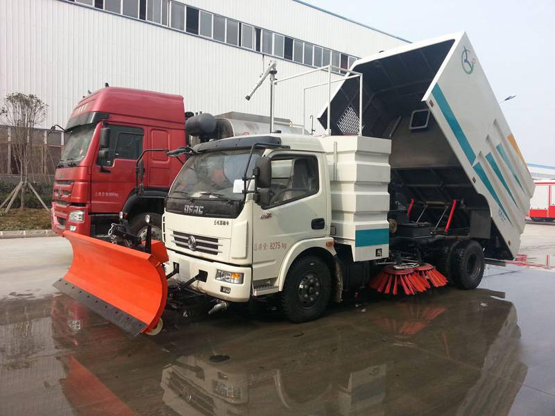 扫路车