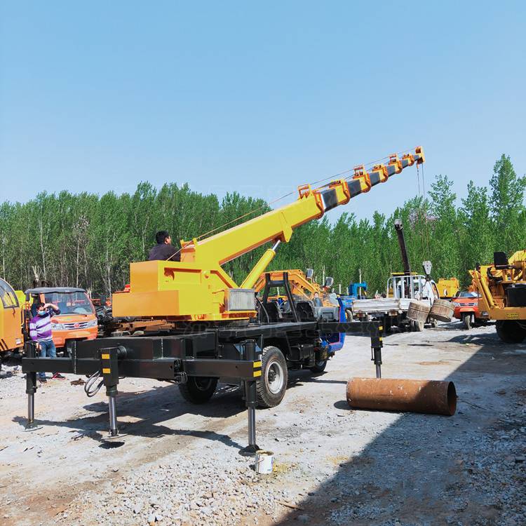 三马车改装吊车三马安装吊车体积小三马吊