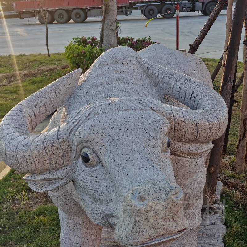 大理石牛雕刻石质动物1米2长白色牛石雕摆放