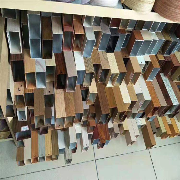 2,一个接头处一般要选择两个接头(两个接头上下合并面铝方管型),从而