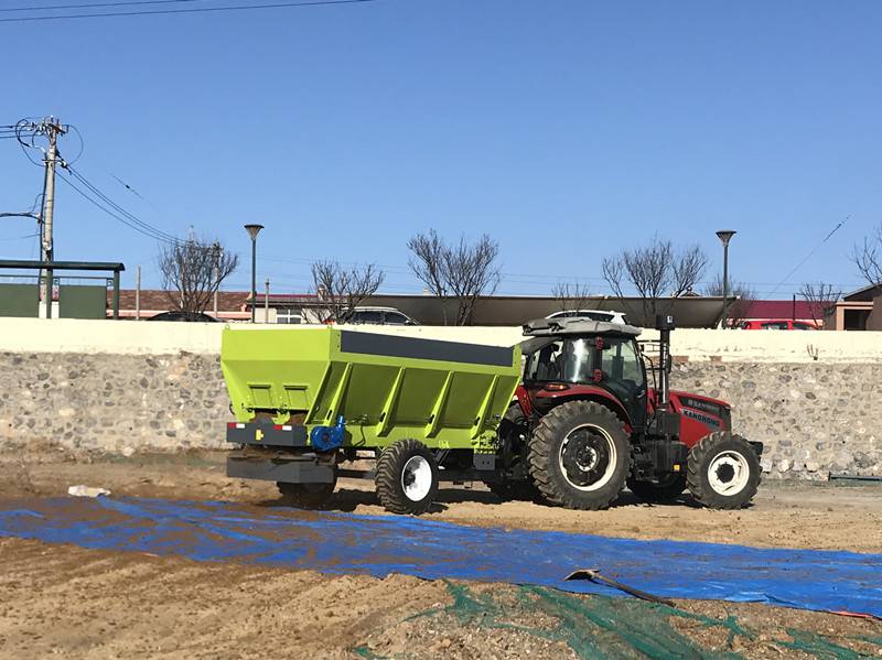 大连雨林8方有机肥抛洒车农用车扬粪机