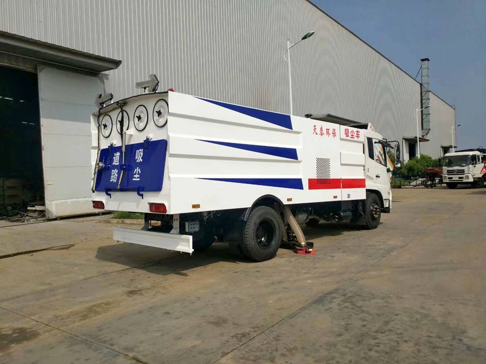 吸尘车