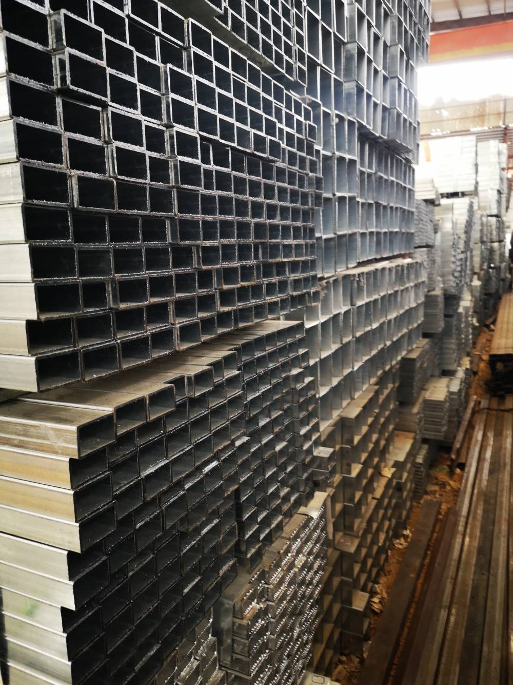 云南攀钢宏泰3050q235b镀锌方管厂家图片