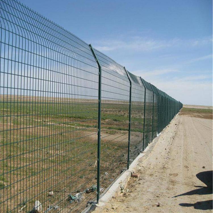 硕翔围墙护栏网双边丝护栏学校隔离防护网周口养殖场防护栏定制