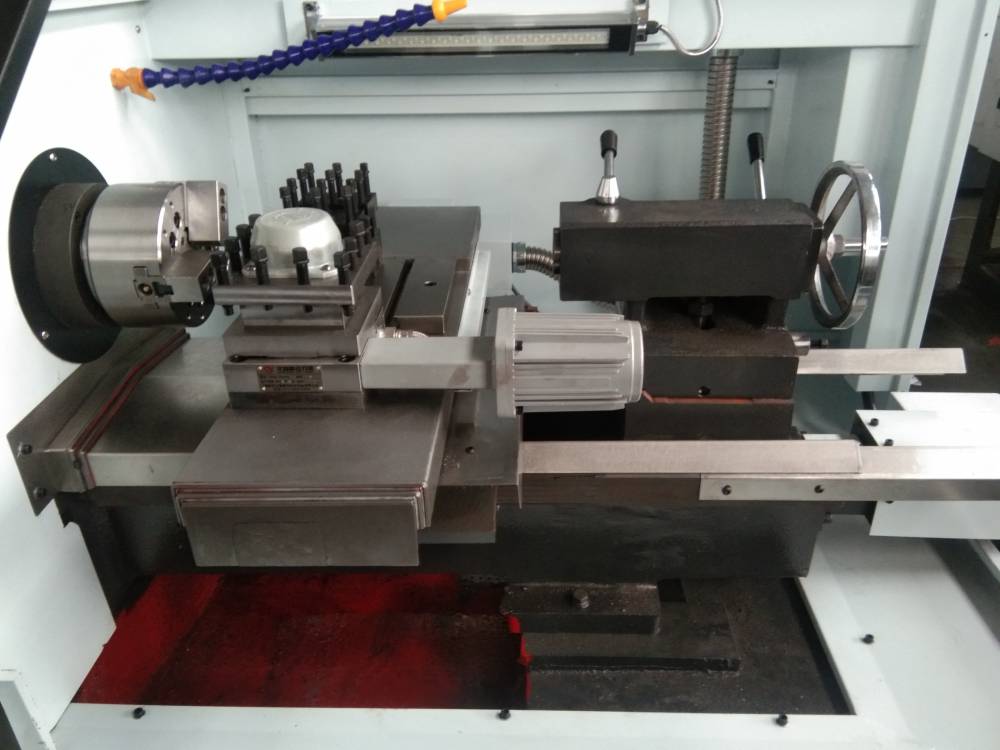 6130硬轨带尾座数控车床仪表数控机床