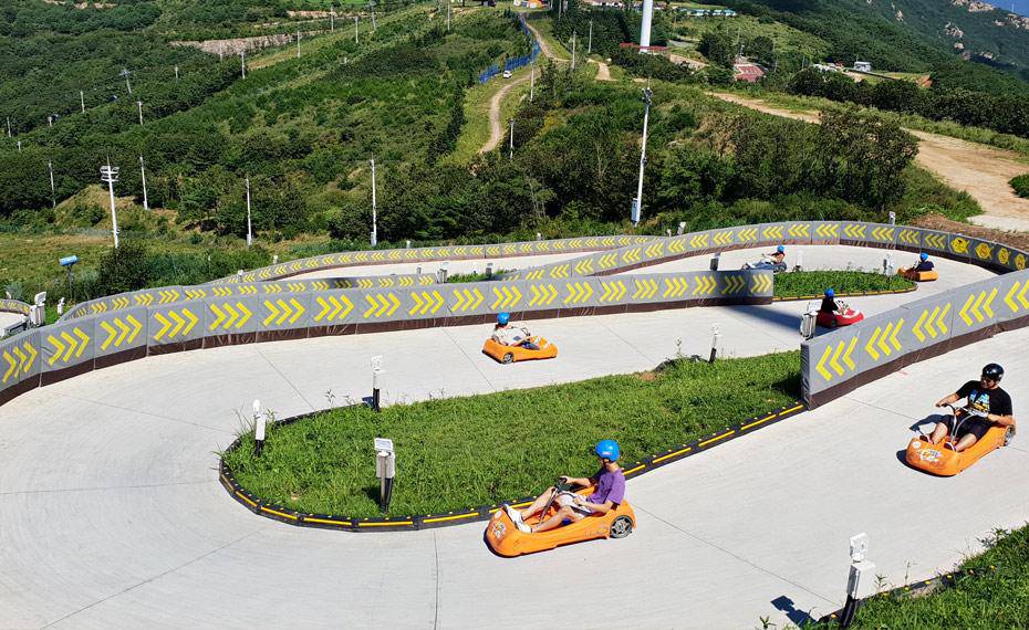 山地滑车斜坡滑车景区菲富利滚塑加工外壳韧性好