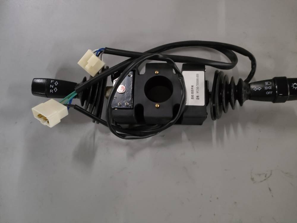 韩国斗山大宇叉车刹车灯开关d30s压力开关总成