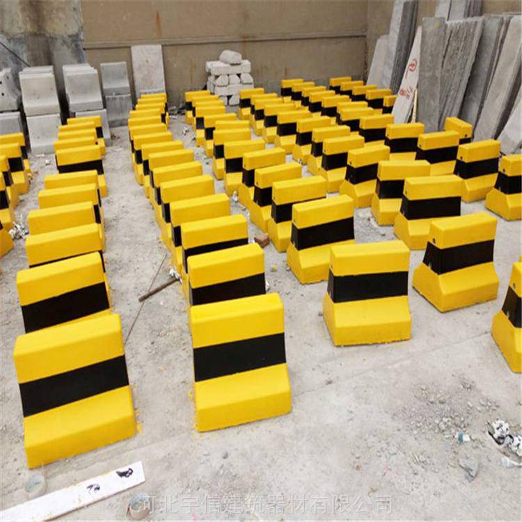 水泥隔离墩停车场防撞隔离墩交通设施水泥隔离墩