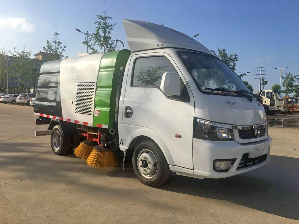 扫路车