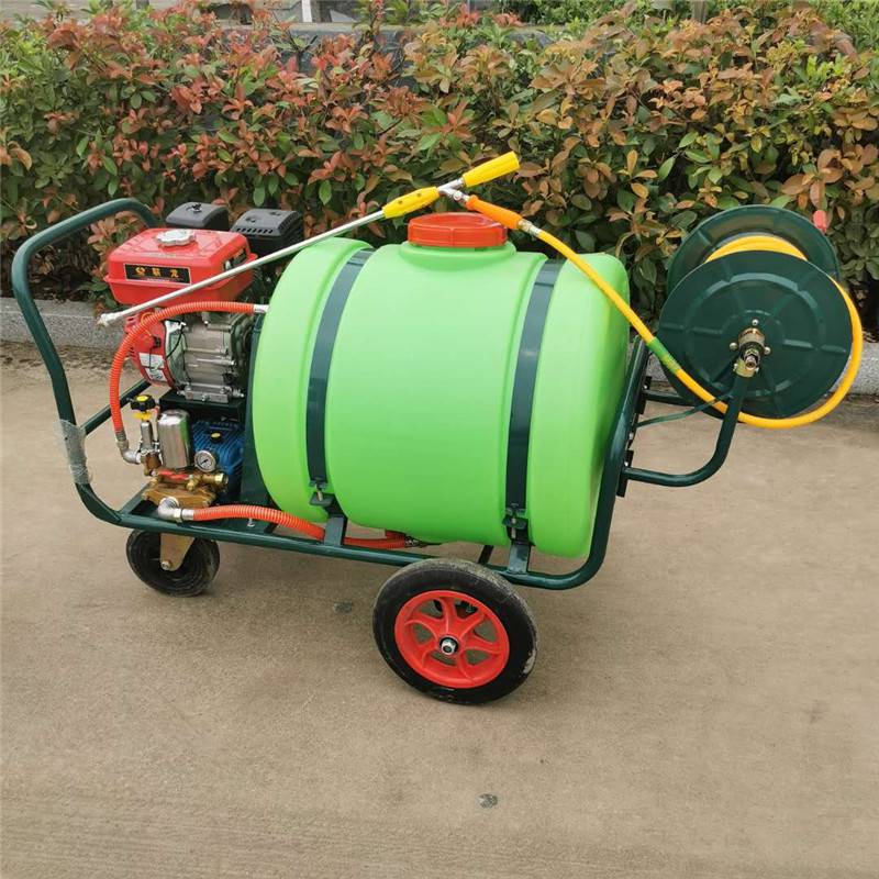 多功能汽油高压手推式打药机,移动方便,高空喷射,操作简单,能舒适经济