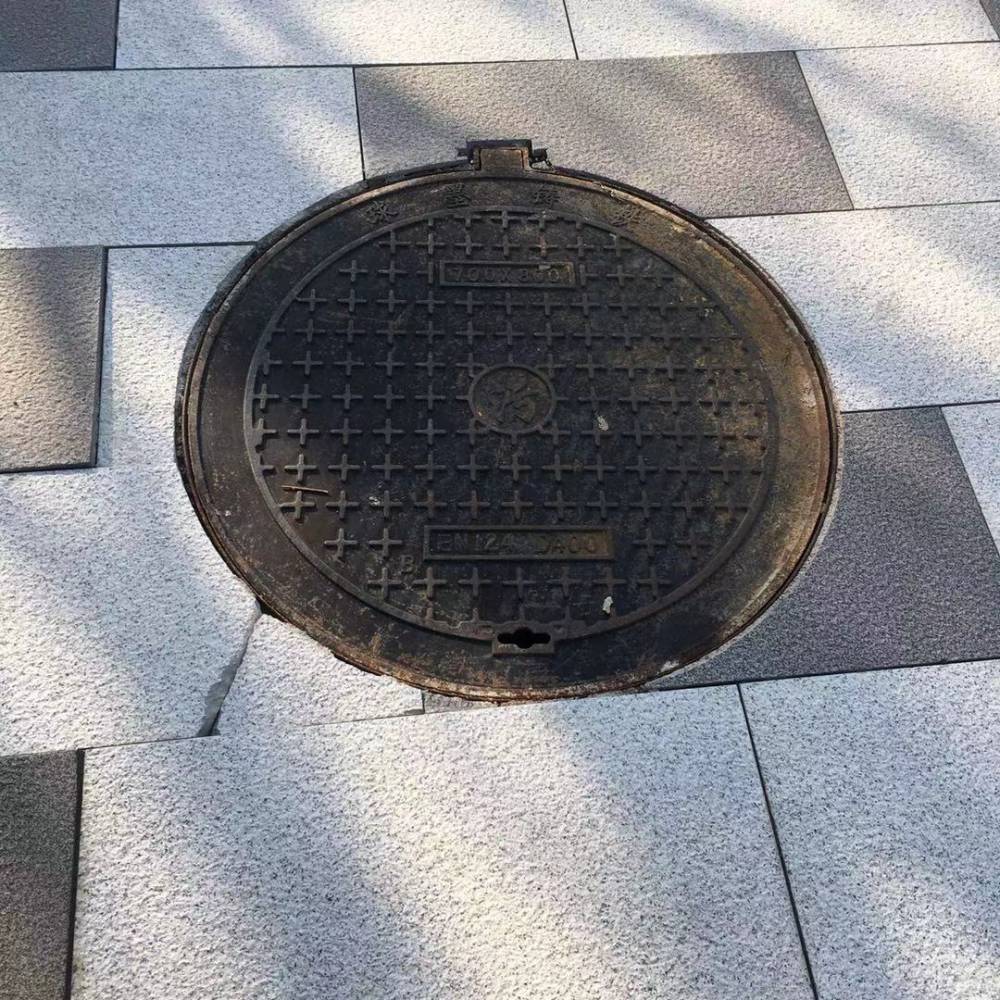 市政井盖球墨铸铁700圆形路面井盖污水雨水