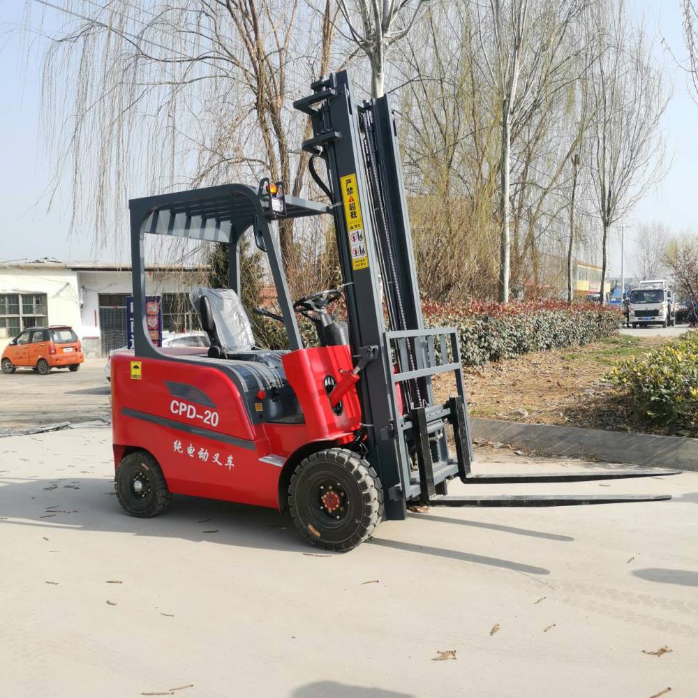 湖北襄樊襄城物流工厂小型电动叉车2吨全电动四支点电瓶搬运叉车2吨