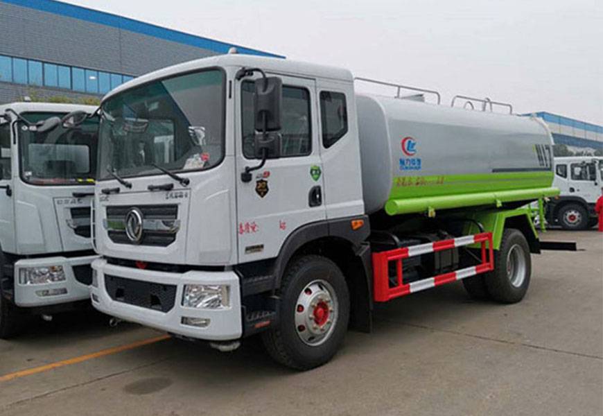 八吨洒水车多少钱洒水车生产企业工程洒水车价格图片