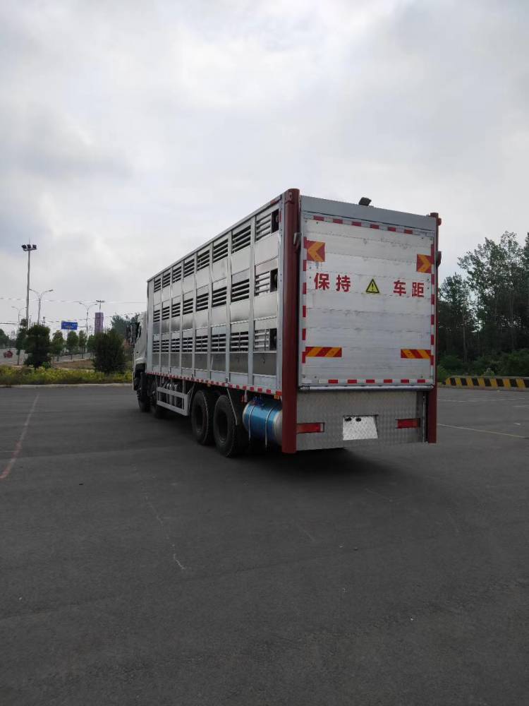东风天锦拉猪车升降装猪车改装拉猪车