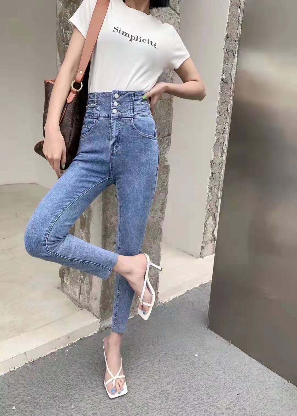 广西贺州韩版小脚牛仔裤女装库存尾货牛仔裤弹力时尚小脚牛仔裤几元时尚杂款女装