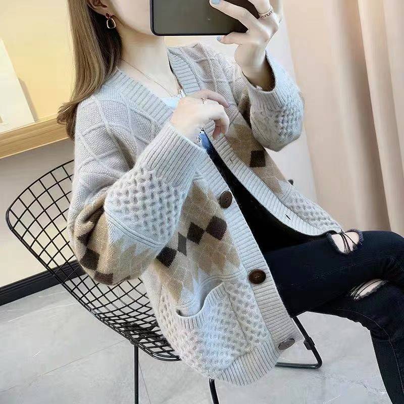 黑龙江鸡西服装批发2元3元5元毛衣 打底女式针织衫地摊货源好卖