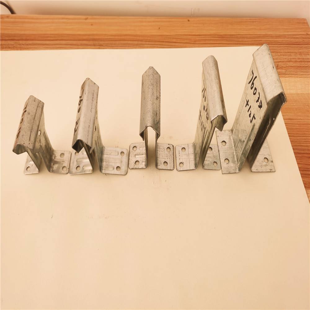 820型彩钢板扣件