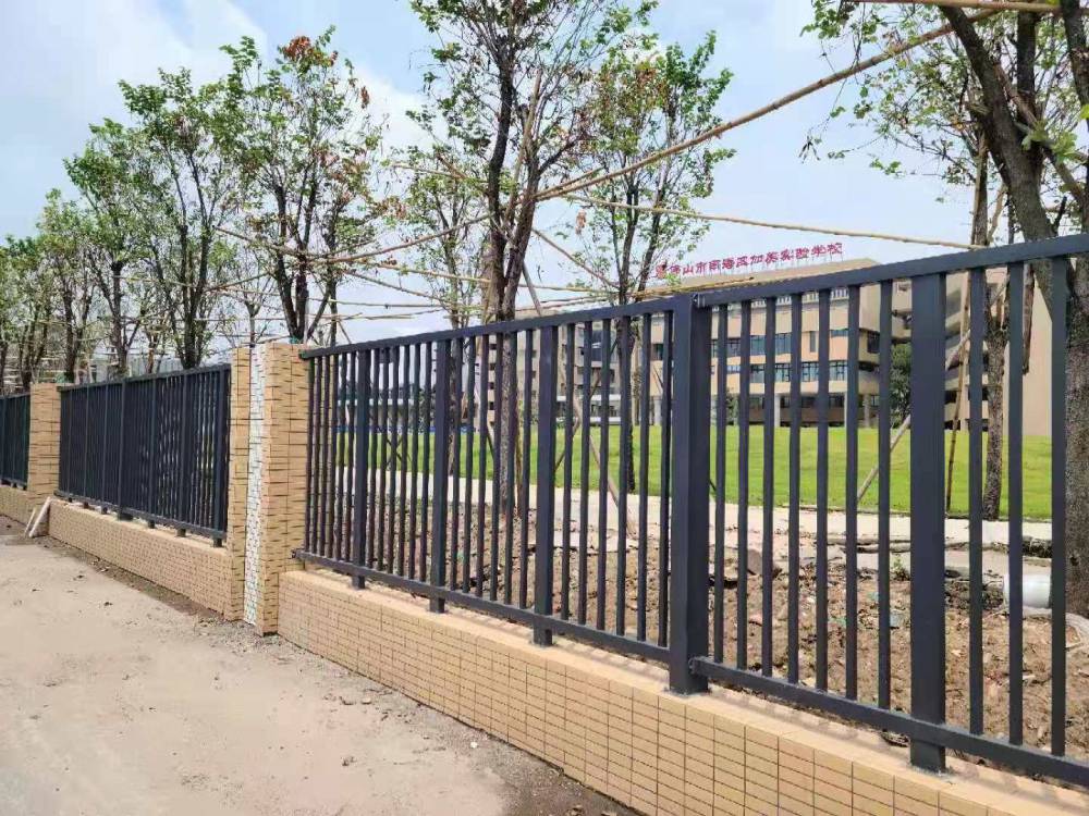 定做别墅庭院铁艺围墙护栏厂区锌钢防攀爬围栏小区学校铁艺大门